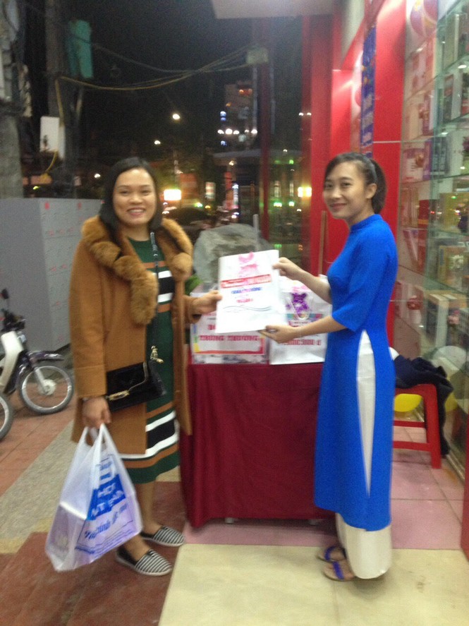 Bốc thăm may mắn tại Nhà sách Tiền Phong Thái Nguyên - ảnh 1