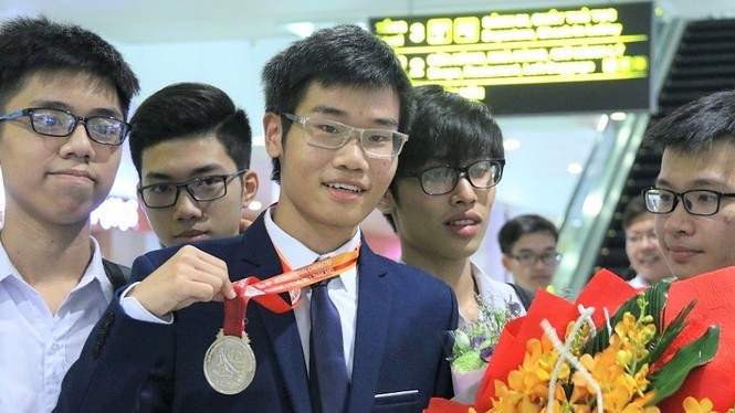 Nam sinh trả lại 320 triệu đồng cho khách trở thành gương mặt trẻ thủ đô tiêu biểu - ảnh 1