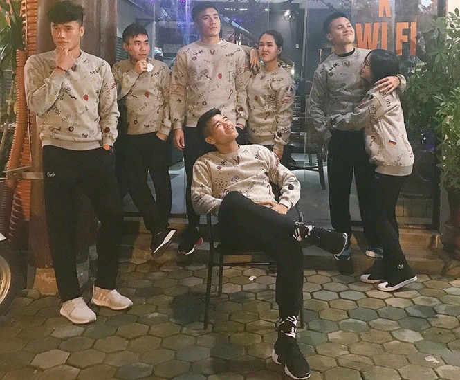 Những lần diện đồ tập thể 'đốn tim' chị em của U23 Việt Nam - ảnh 3