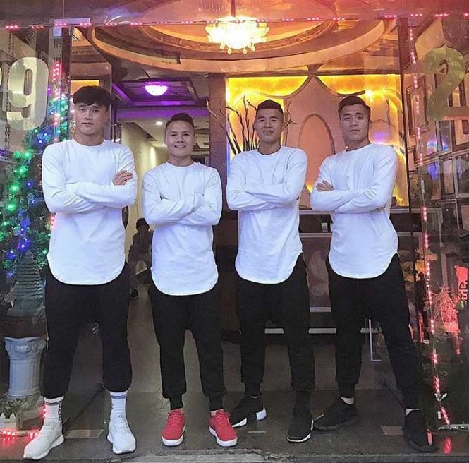 Những lần diện đồ tập thể 'đốn tim' chị em của U23 Việt Nam - ảnh 5