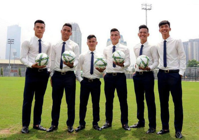 Những lần diện đồ tập thể 'đốn tim' chị em của U23 Việt Nam - ảnh 7