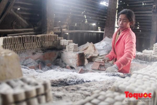 Tết ông Công ông Táo ở ngôi làng “nặn đất thành cơm” ở xứ Huế - ảnh 5