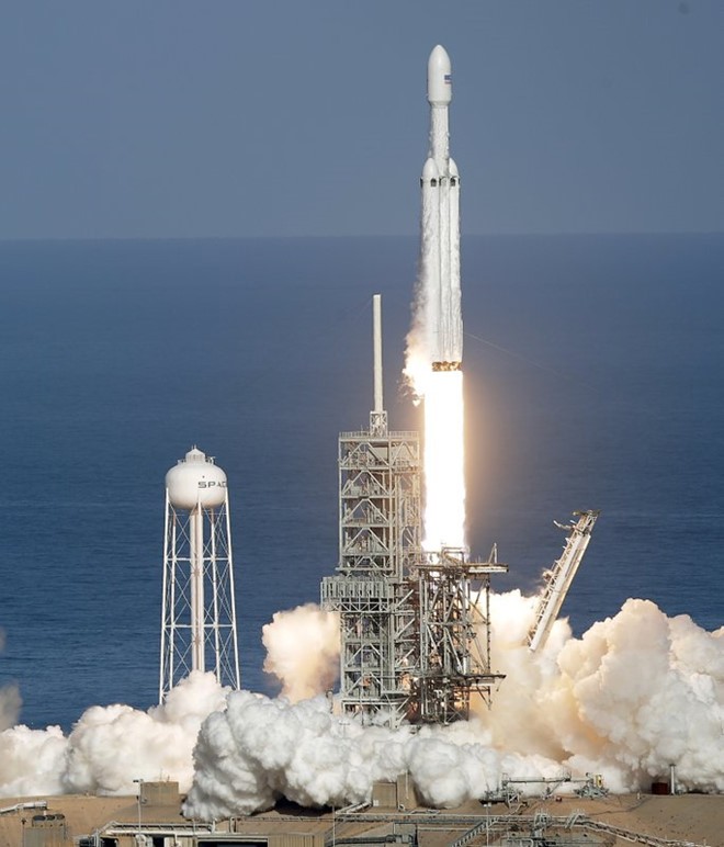 SpaceX phóng thành công tên lửa mạnh nhất thế giới - ảnh 1