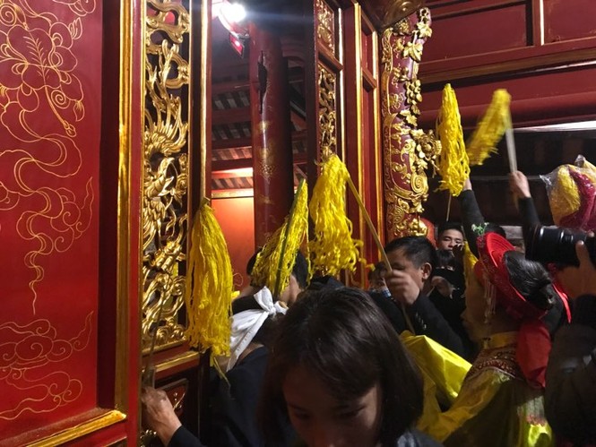 Không có màn cướp lộc, Hội Gióng đền Sóc khá bình yên - ảnh 8