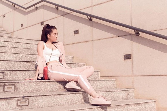 Ai có thể quyến rũ hơn Ngọc Trinh với những set đồ kín đáo mà sexy này - ảnh 4