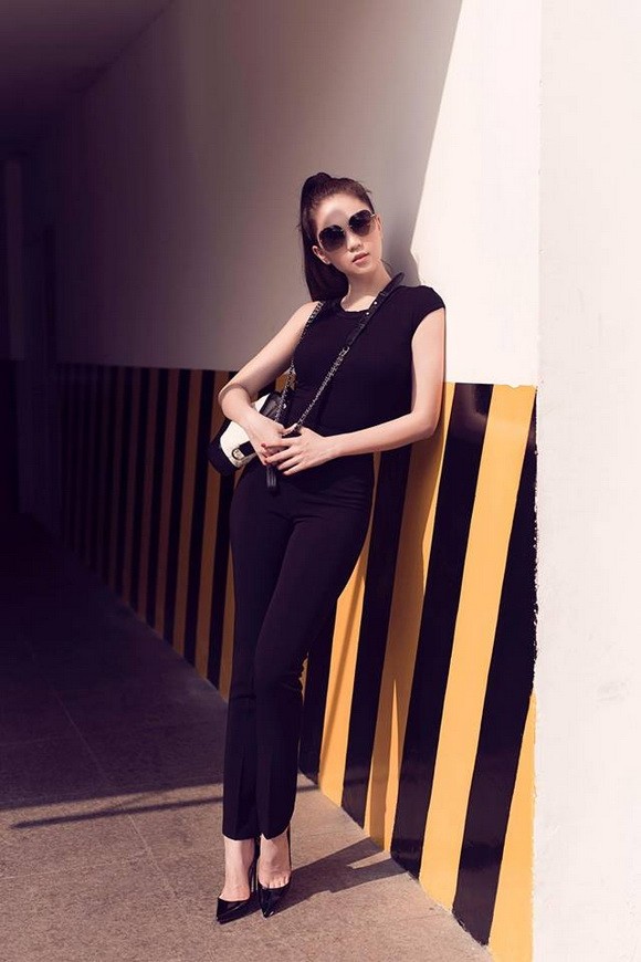 Ai có thể quyến rũ hơn Ngọc Trinh với những set đồ kín đáo mà sexy này - ảnh 5