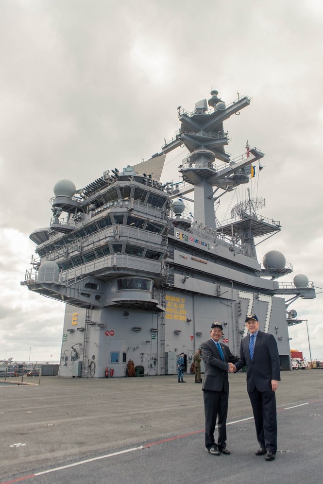 Đại sứ Việt Nam thăm tàu sân bay USS George H.W. Bush - ảnh 2
