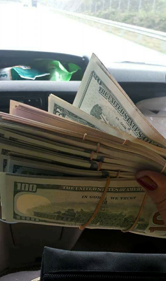 Vợ chồng tài xế taxi trả 17.000 USD, MacBook cho khách Tây bỏ quên - ảnh 2