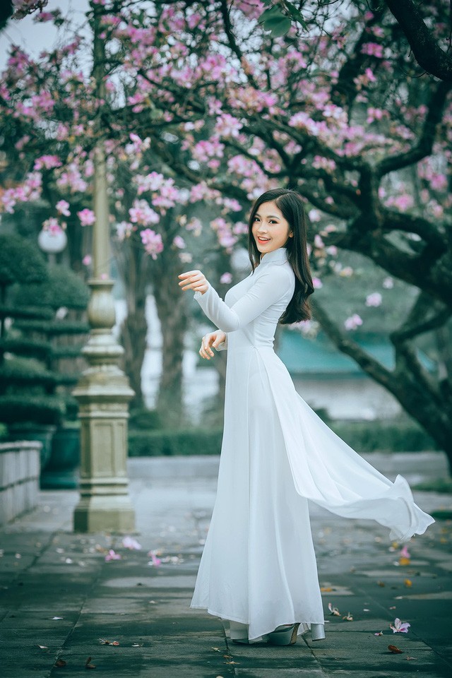 Nữ sinh Hà thành ngọt ngào bên sắc hoa ban - ảnh 5