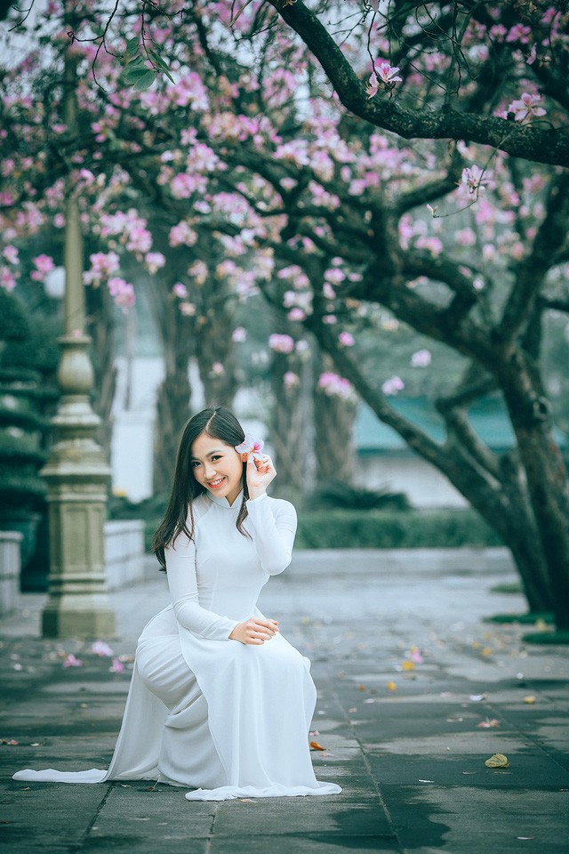 Nữ sinh Hà thành ngọt ngào bên sắc hoa ban - ảnh 7