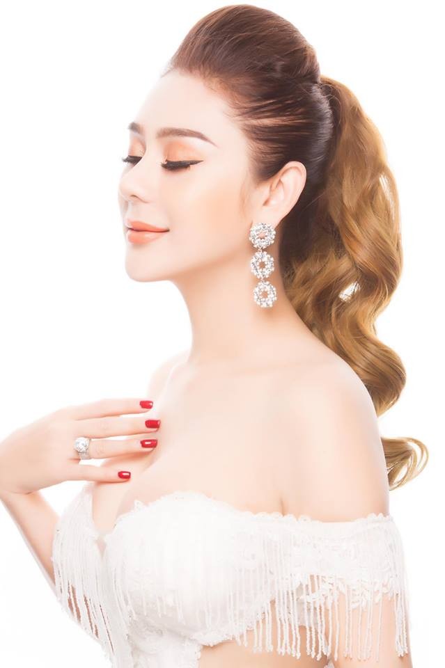 Lâm Khánh Chi tung ảnh khoe vòng 1 gợi cảm hot nhất 8/3 - ảnh 3