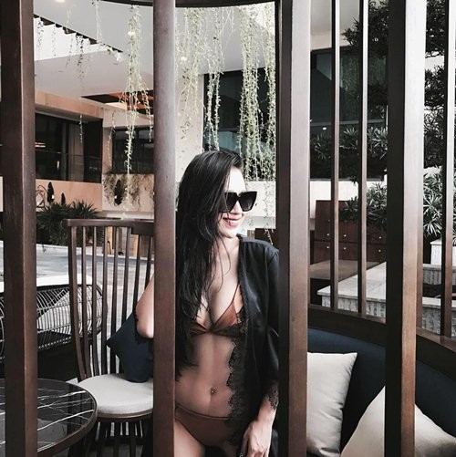 DJ Tít khoe hình thể trong những bộ trang phục táo bạo - ảnh 1