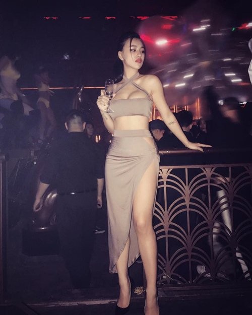 DJ Tít khoe hình thể trong những bộ trang phục táo bạo - ảnh 3