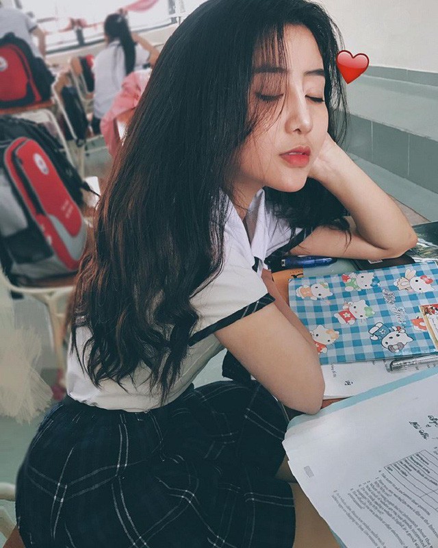'Thiên thần áo dài' Việt được báo Hàn gọi là 'nữ thần không góc chết' - ảnh 1