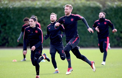 Hàng thủ Arsenal đón tin vui trước cuộc tái đấu Milan - ảnh 1