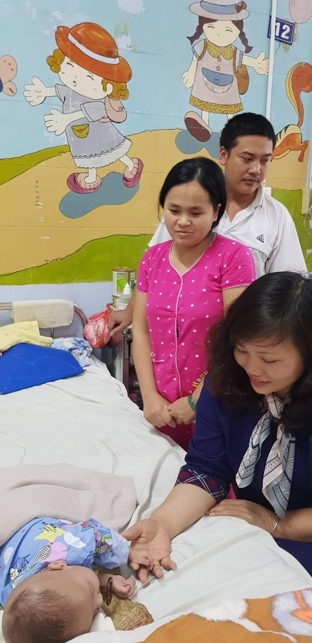 Quỹ Vì Tầm Vóc Việt hỗ trợ mổ tim miễn phí, cứu bé 3 tháng tuổi - ảnh 2