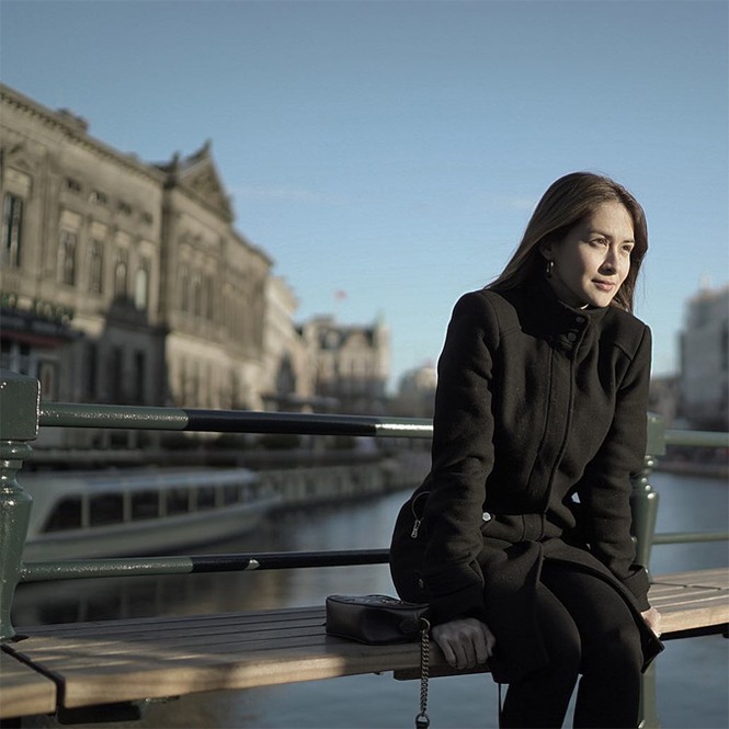 Mẹ con 'mỹ nhân đẹp nhất Philippines' xinh tươi trên phố Amsterdam - ảnh 7