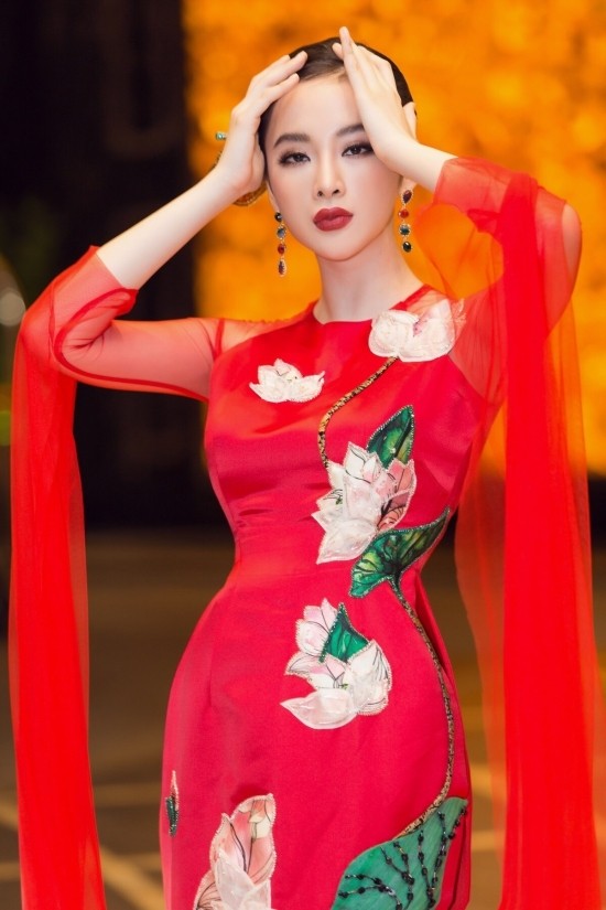 Angela Phương Trinh áo dài đỏ rực, uyển chuyển với vũ đạo nóng bỏng - ảnh 4