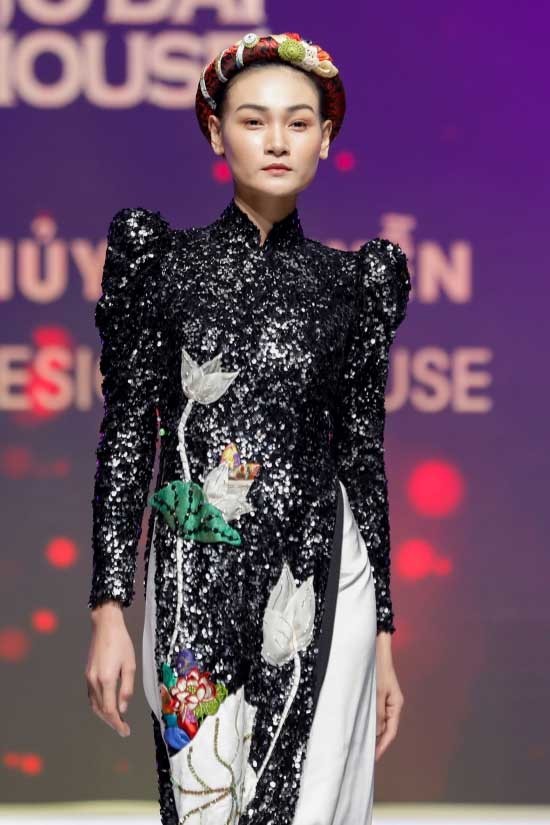 Angela Phương Trinh áo dài đỏ rực, uyển chuyển với vũ đạo nóng bỏng - ảnh 6