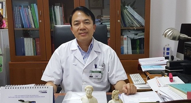 Món quà từ người đàn bà lam lũ khiến nam bác sĩ xúc động - ảnh 1