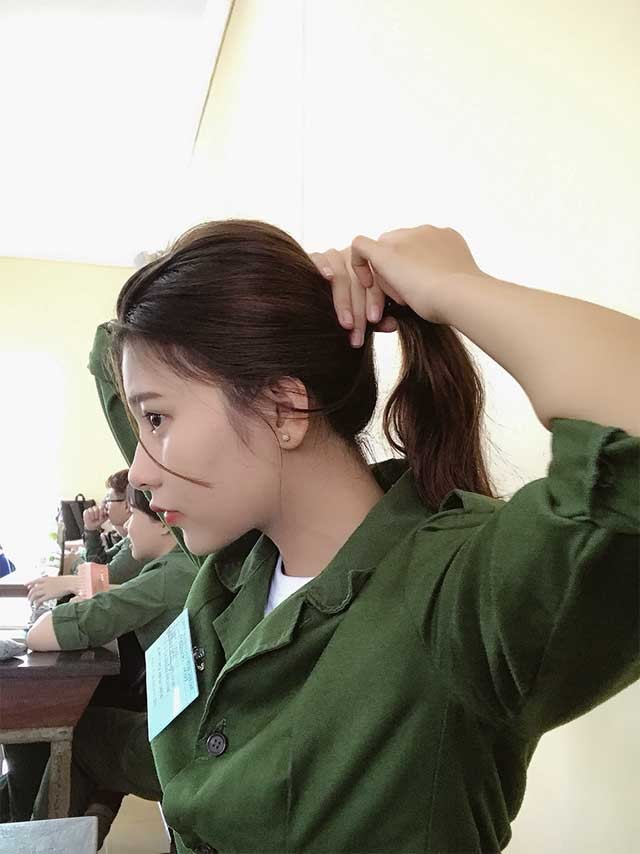 Bức ảnh nữ sinh xinh đẹp đi học quân sự khiến bao chàng say đắm - ảnh 2