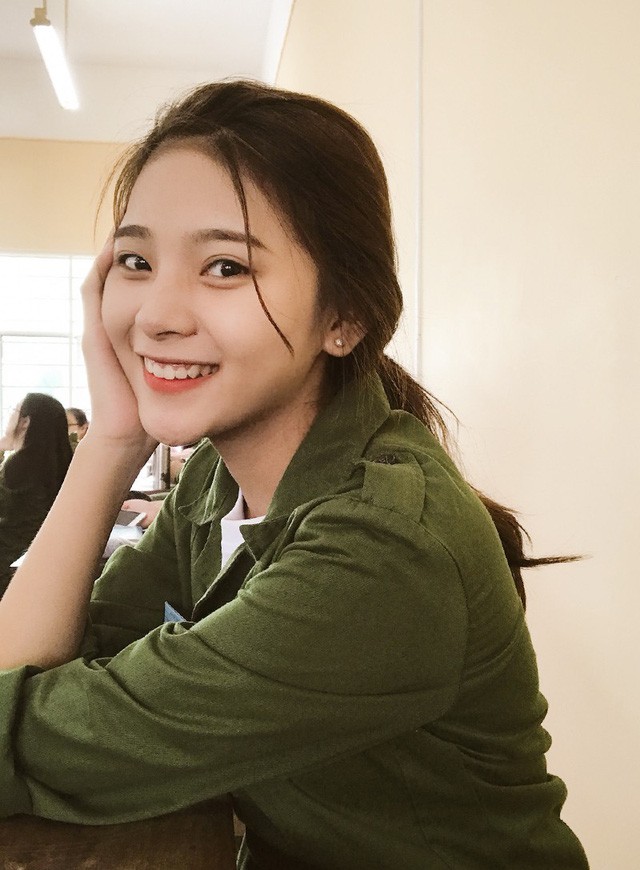 Bức ảnh nữ sinh xinh đẹp đi học quân sự khiến bao chàng say đắm - ảnh 3