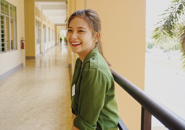 Bức ảnh nữ sinh xinh đẹp đi học quân sự khiến bao chàng say đắm - ảnh 6
