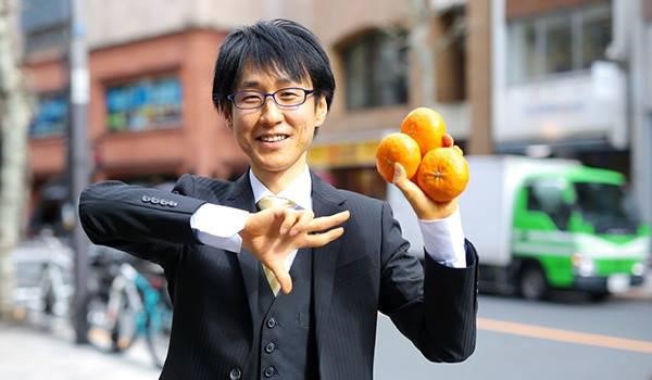 người đàn ông chỉ ăn trái cây suốt 8 năm - ảnh 1