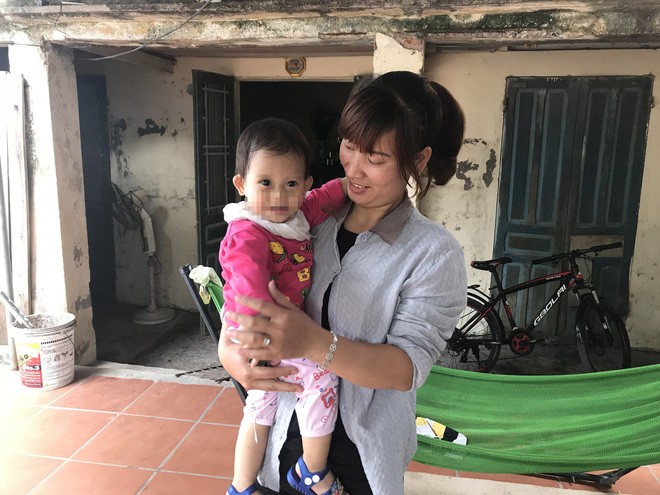 Bé gái bầm hai mắt sau khi từ trường về: Nhiều dấu hiệu lạ - ảnh 3