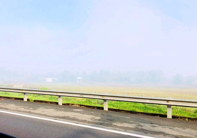 Tài xế bất ngờ vì cao tốc Trung Lương dày đặc sương mù - ảnh 2