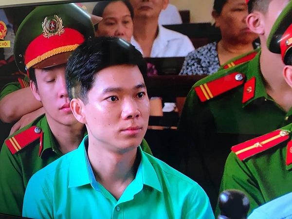 Bác sỹ Hoàng Công Lương và cái cúi đầu trước ngày ra toà - ảnh 2
