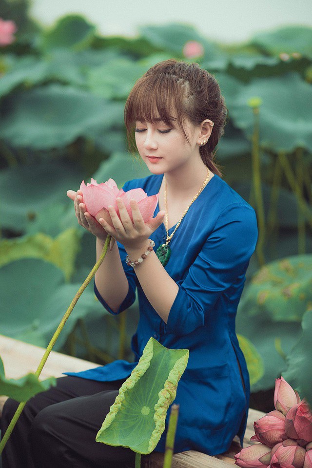 Chân dung cô đồng 9X xinh đẹp sinh viên Học viện Ngoại giao - ảnh 6
