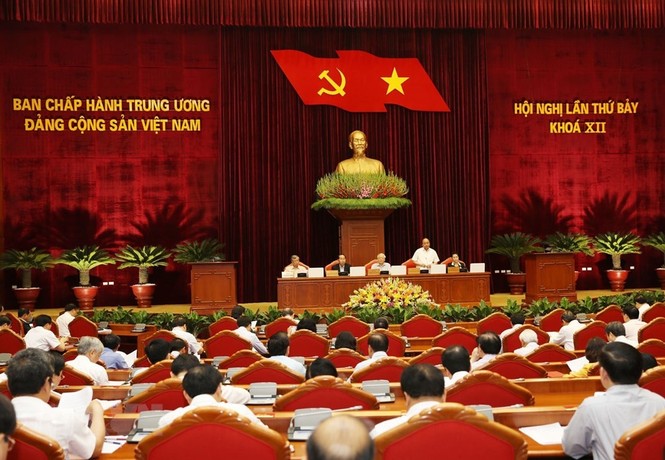 Sáng nay Hội nghị Trung ương 7 thảo luận đội ngũ cán bộ các cấp - ảnh 3