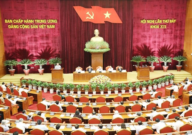 Sáng nay Hội nghị Trung ương 7 thảo luận đội ngũ cán bộ các cấp - ảnh 4