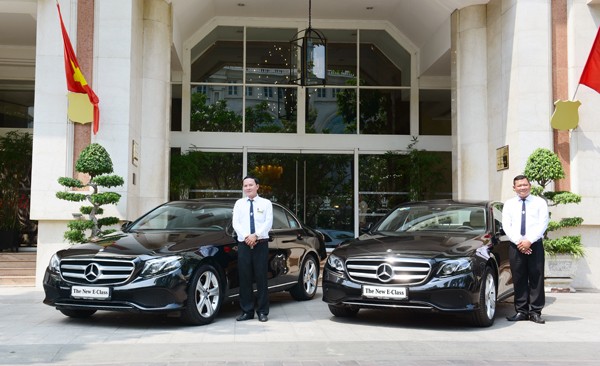 Khách sạn Rex Hotel đón chào bộ đôi Mercedes – Benz E 250 thế hệ mới - ảnh 1