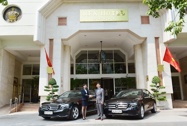 Khách sạn Rex Hotel đón chào bộ đôi Mercedes – Benz E 250 thế hệ mới - ảnh 2