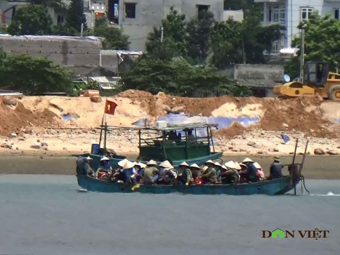 Theo chân ngư dân Vân Đồn đi đào sá sùng, kiếm 1 triệu/ngày - ảnh 1