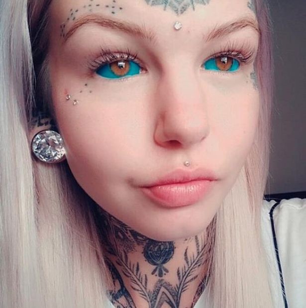 xăm tròng mắt xanh, xẻ lưỡi, Amber Luke, Blue Eyes White Dragon - ảnh 1