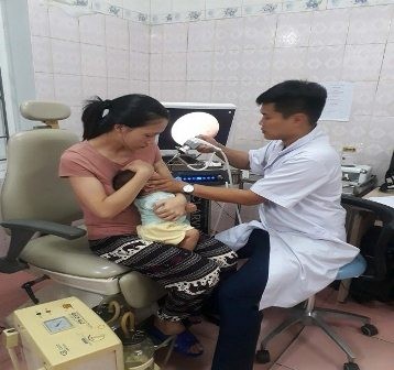 Sức khỏe bé trai bị uống cả lọ vắc - xin phòng bại liệt hiện ra sao? - ảnh 1