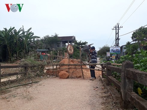Hàng ngàn người dân thót tim vì cầu Quy Thiện - ảnh 3