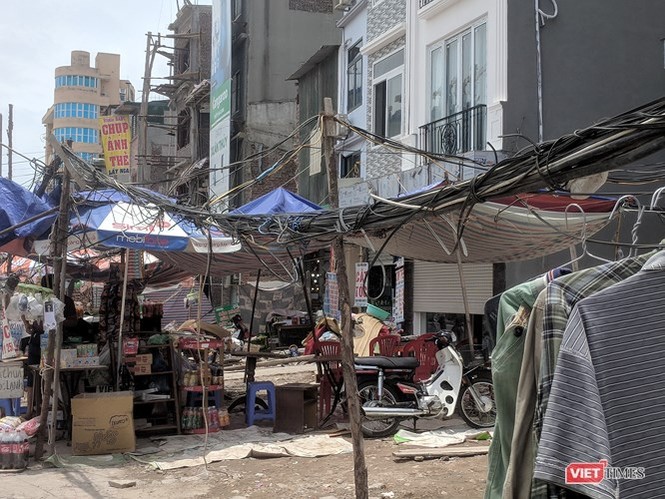 Giật mình cáp viễn thông như 'liễu rủ' trên đường Minh Khai - ảnh 2