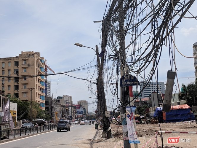 Giật mình cáp viễn thông như 'liễu rủ' trên đường Minh Khai - ảnh 4