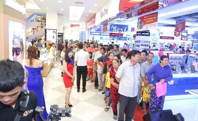 Háo hức chờ đón ‘đại tiệc khuyến mại đêm’ tại Vincom - ảnh 3