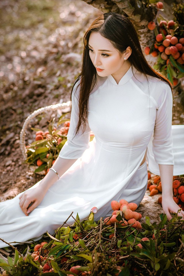 Cô gái sở hữu hai bằng ĐH loại giỏi khoe sắc bên vườn vải - ảnh 3