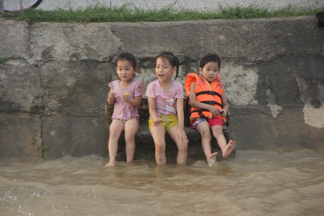 Hà Nội: Thỏa sức vùng vẫy ở 'bãi tắm' độc nhất vô nhị dài hàng km - ảnh 8