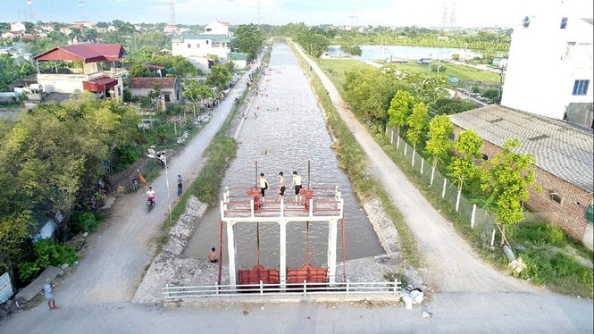 Hà Nội: Thỏa sức vùng vẫy ở 'bãi tắm' độc nhất vô nhị dài hàng km - ảnh 1