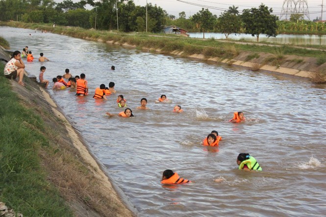 Hà Nội: Thỏa sức vùng vẫy ở 'bãi tắm' độc nhất vô nhị dài hàng km - ảnh 2