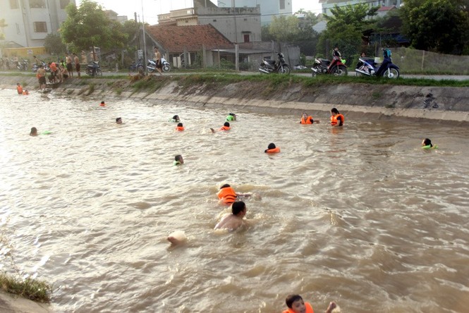Hà Nội: Thỏa sức vùng vẫy ở 'bãi tắm' độc nhất vô nhị dài hàng km - ảnh 3