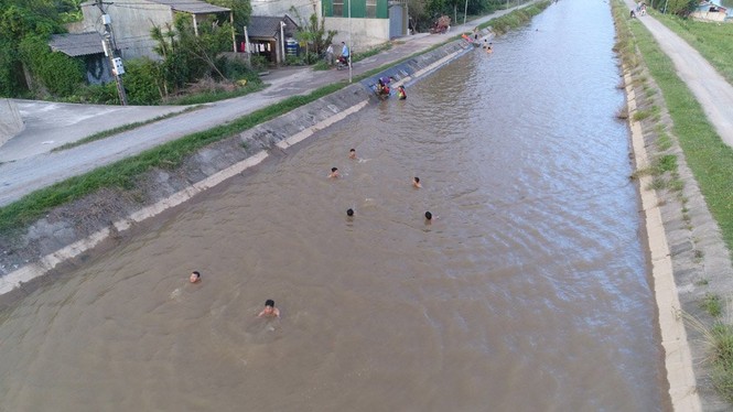 Hà Nội: Thỏa sức vùng vẫy ở 'bãi tắm' độc nhất vô nhị dài hàng km - ảnh 5