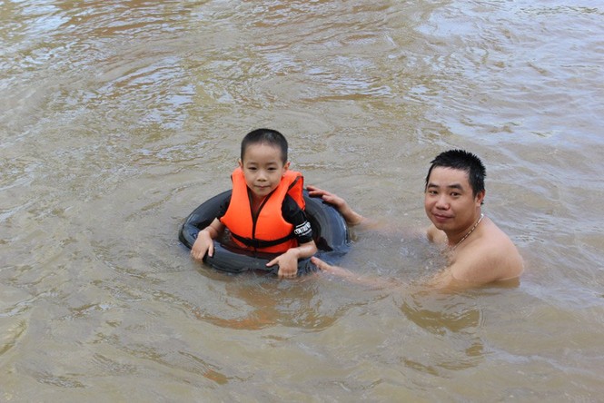 Hà Nội: Thỏa sức vùng vẫy ở 'bãi tắm' độc nhất vô nhị dài hàng km - ảnh 6